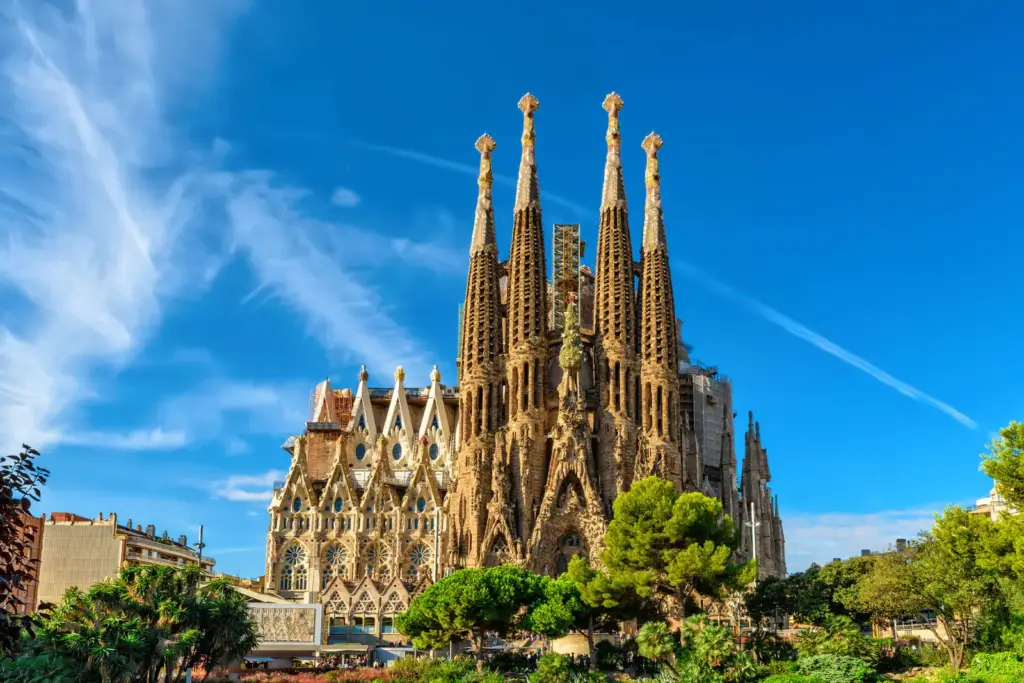 https://www.britannica.com/topic/Sagrada-Familia